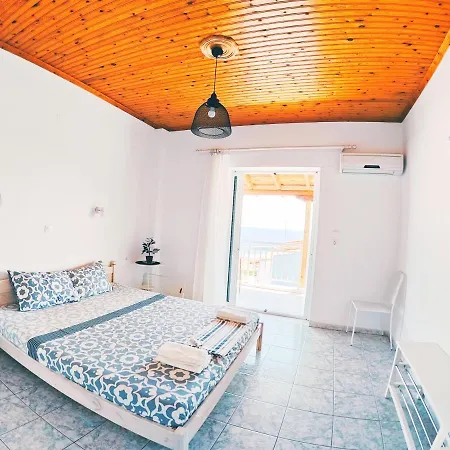 Pensionat House Charistos 3*